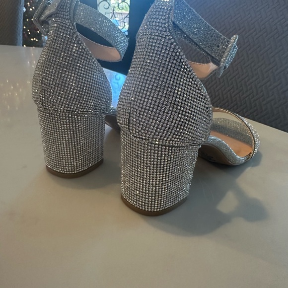 Elegant Silver Block Heel Sandals - Picture 3 of 5